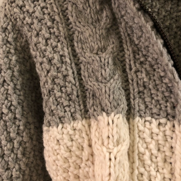 Handmade Ecuadorian Wool Sweater Jacket. - Picture 13 of 15